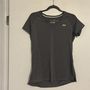 Under Armour Size M Gray V-Neck Athletic Tee - excellent condition